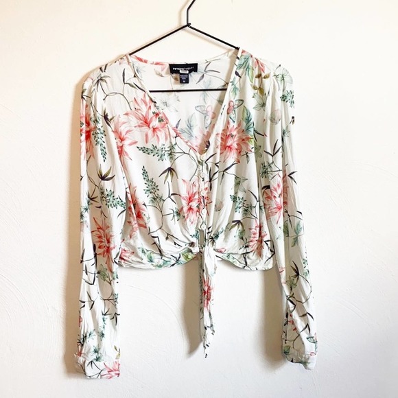 Fifteen Twenty Button Up Tie Front Floral Top medium - Picture 9 of 9